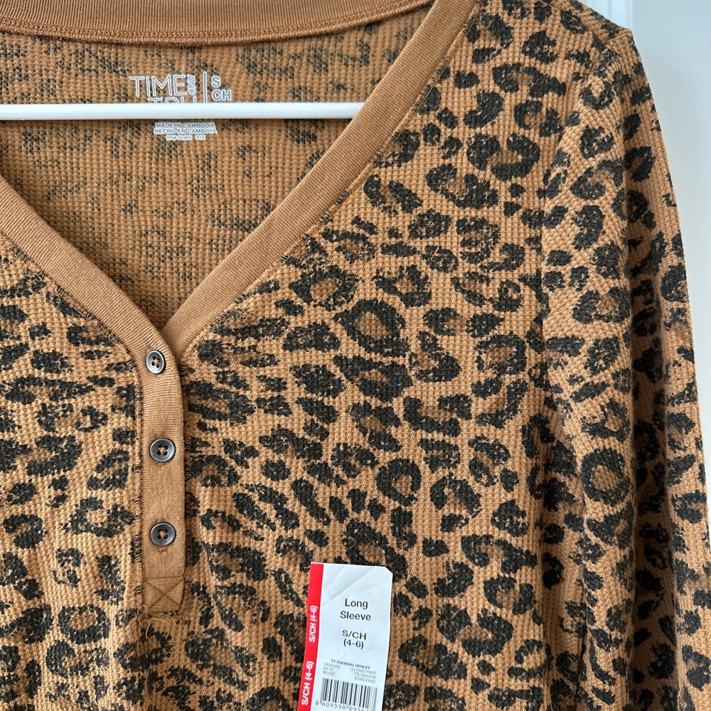 Time and Tru Brown Leopard Long Sleeve Top - Picture 2 of 6